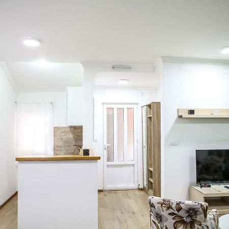 Apartman Kaca Cetinje Luaran gambar