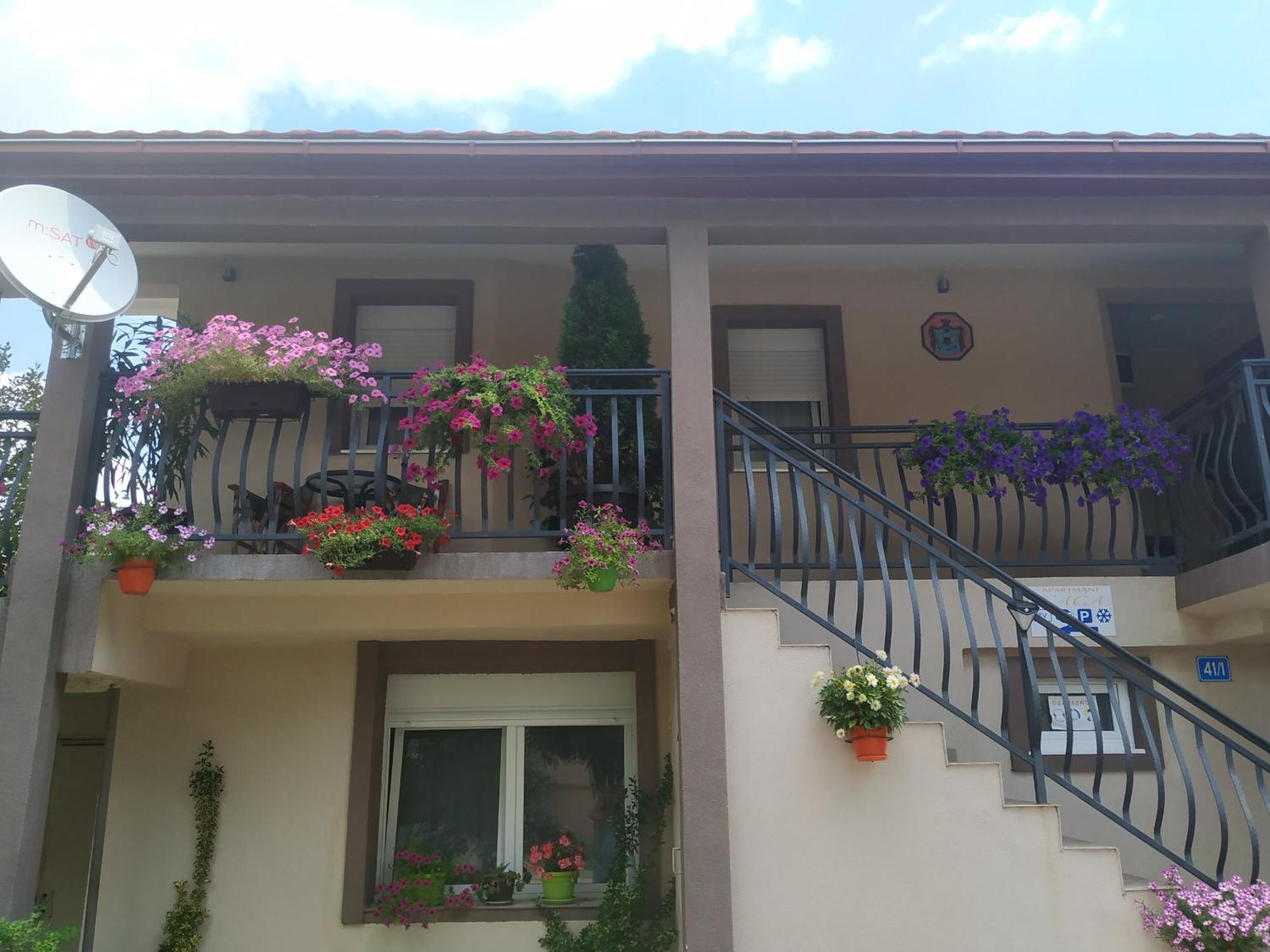 Apartman Kaca Cetinje Bilik gambar
