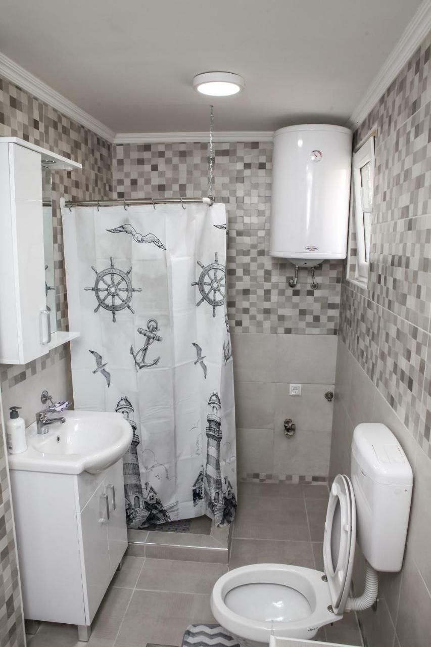Apartman Kaca Cetinje Luaran gambar