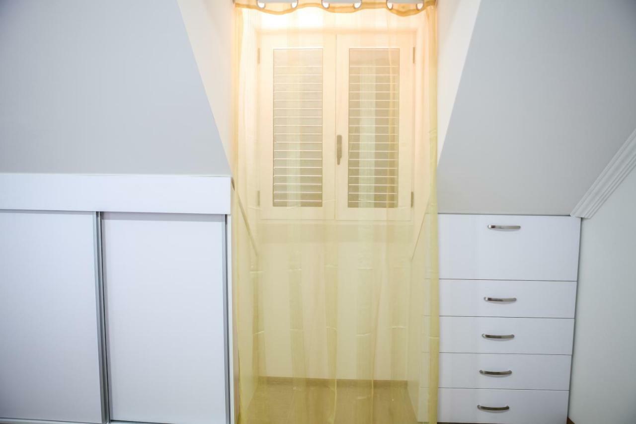 Apartman Kaca Cetinje Luaran gambar