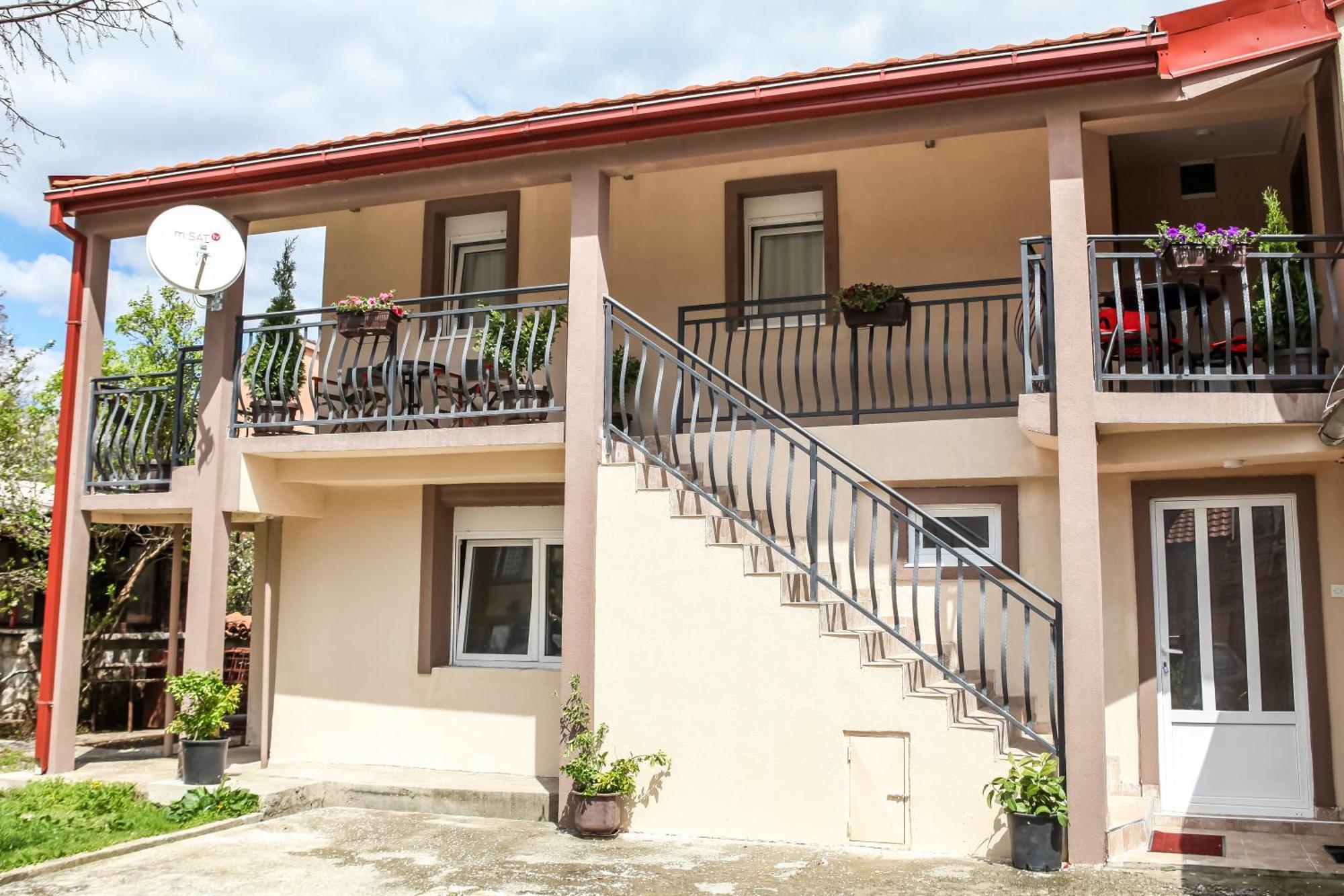 Apartman Kaca Cetinje Luaran gambar