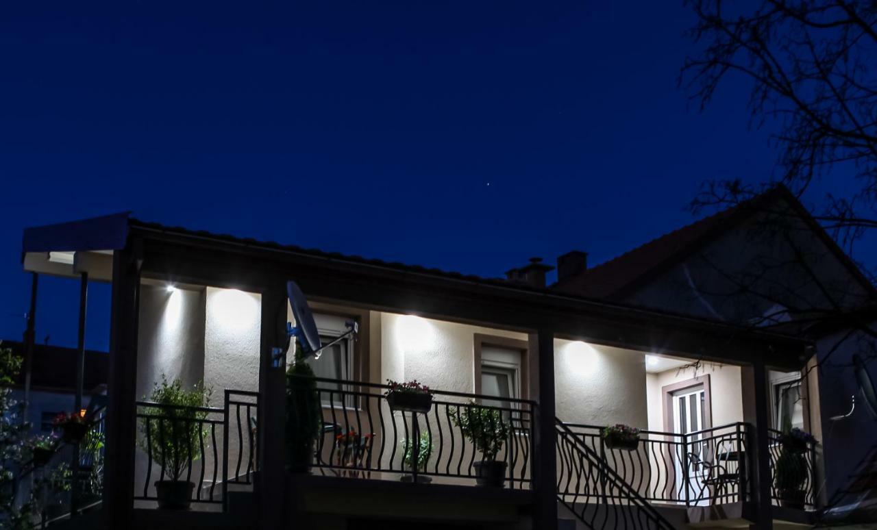 Apartman Kaca Cetinje Luaran gambar