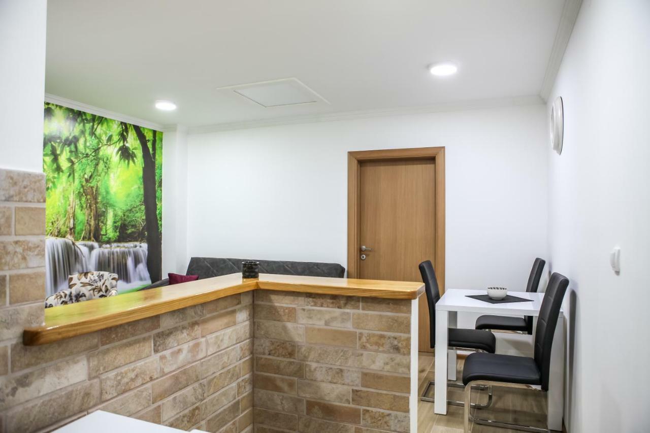 Apartman Kaca Cetinje Luaran gambar