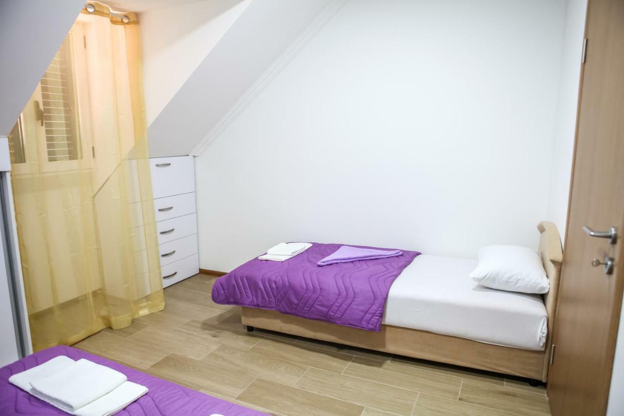 Apartman Kaca Cetinje Luaran gambar